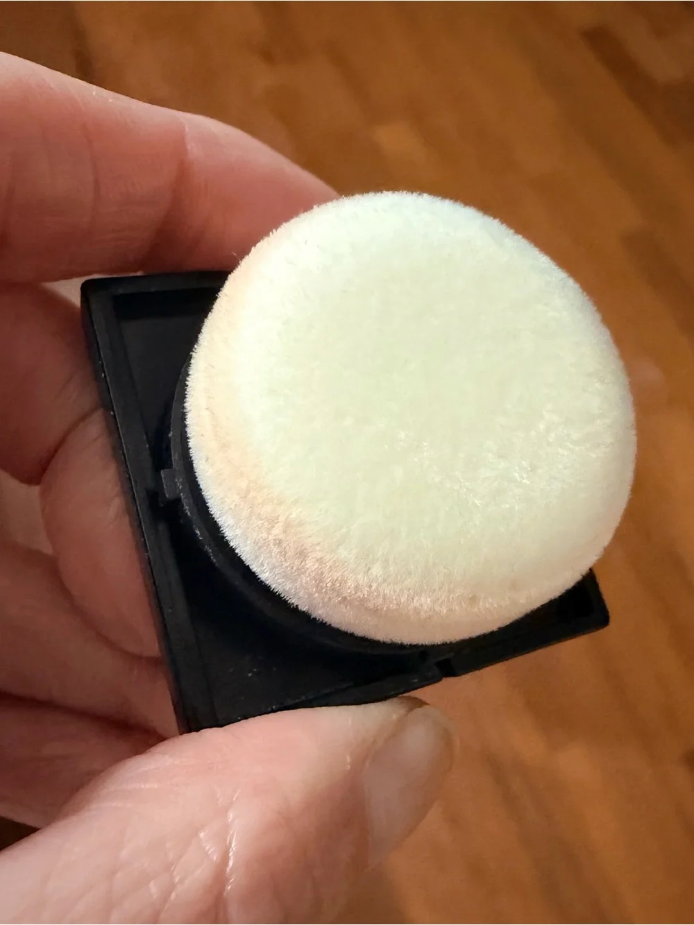 Huda Beauty peach pie baby bake.loose baking and setting powder.